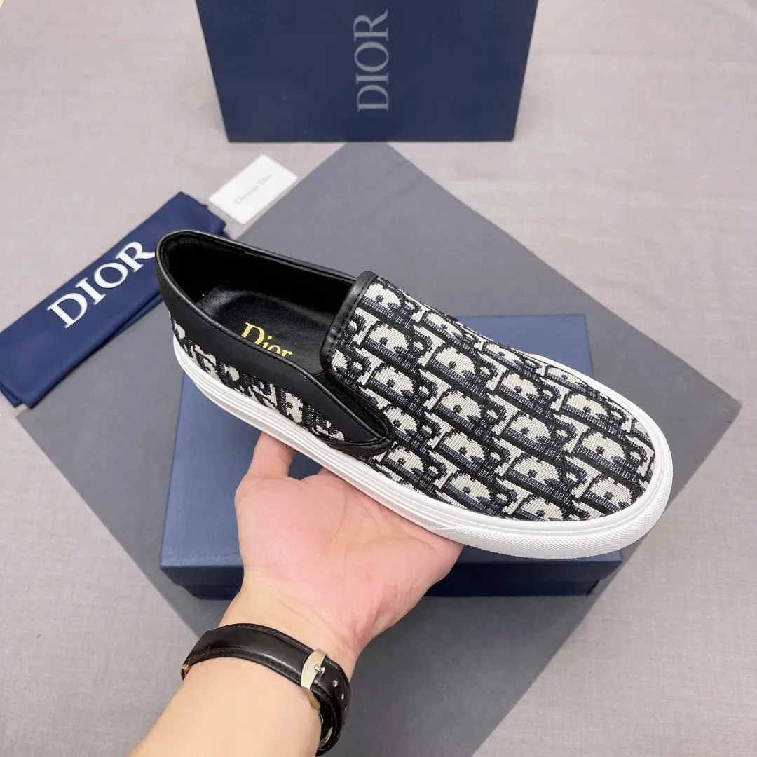 P380, Dior series casual shoes 👟🔥[Dior] Dior's new casual men's shoes are launched in Hong Kong counters. Official website 1:1 production. Original Italian materials. Designed by European and American masters. Perfect shape to create counter quality, solid color rubber wear-resistant outsole and classic dazzling head! Super versatile and very comfortable. High-end without losing taste, fashionable and novel! ! Absolute focus! Code number: 38-44, four colors available (45 can be customized, cannot be returned or exchanged) No. 005